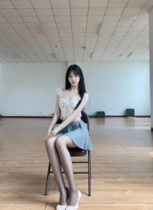 兼职大长腿美女大学生